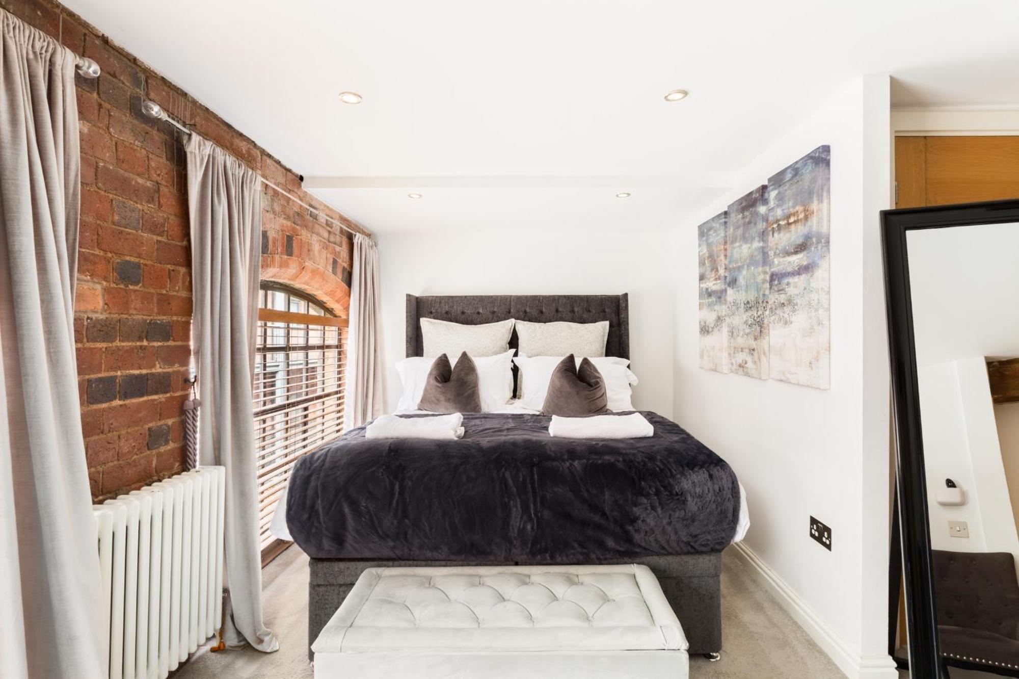 High End Luxury Townhouse In Jq, 4 Bedrooms, Flat Screen Tv In All Rooms, Free Parking, Near Birmingham City Centre Deposit Required Exterior foto