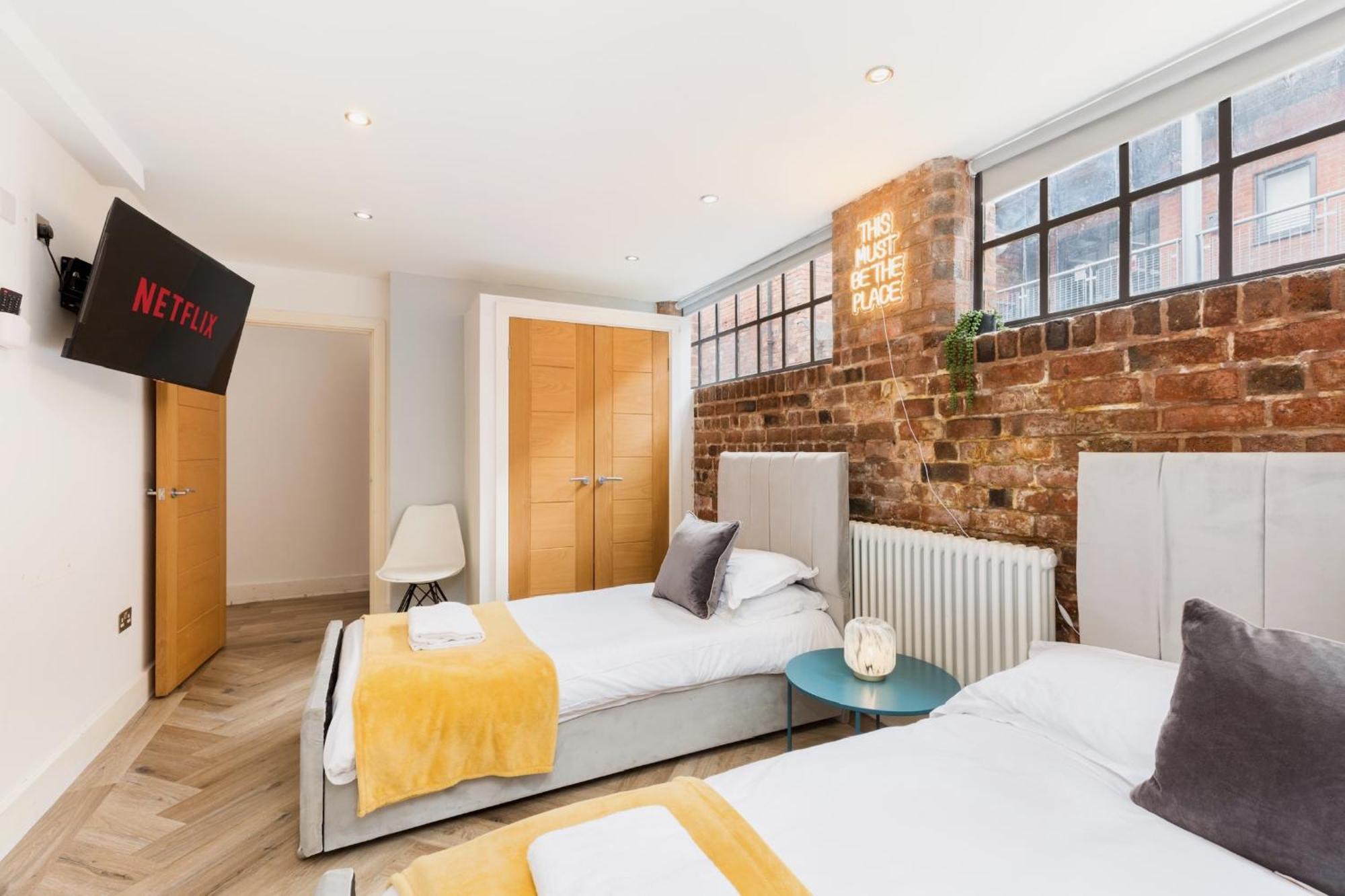 High End Luxury Townhouse In Jq, 4 Bedrooms, Flat Screen Tv In All Rooms, Free Parking, Near Birmingham City Centre Deposit Required Exterior foto