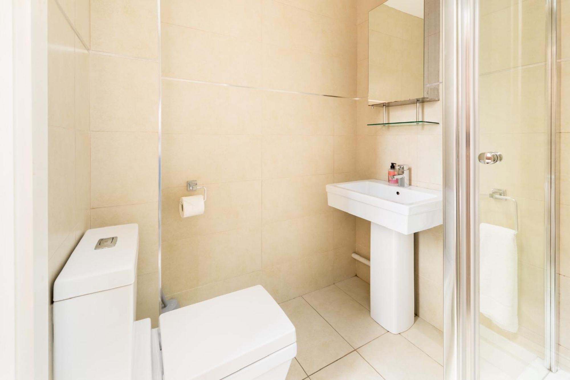 High End Luxury Townhouse In Jq, 4 Bedrooms, Flat Screen Tv In All Rooms, Free Parking, Near Birmingham City Centre Deposit Required Exterior foto